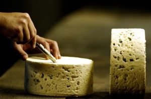 roquefort cutting tourisme aveyron.com