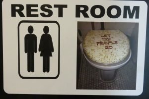 R'felds NEW bathroom doorsized